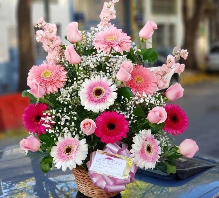 Foto de Canasta Rosas Rosadas y Gerberas tonos rosados 